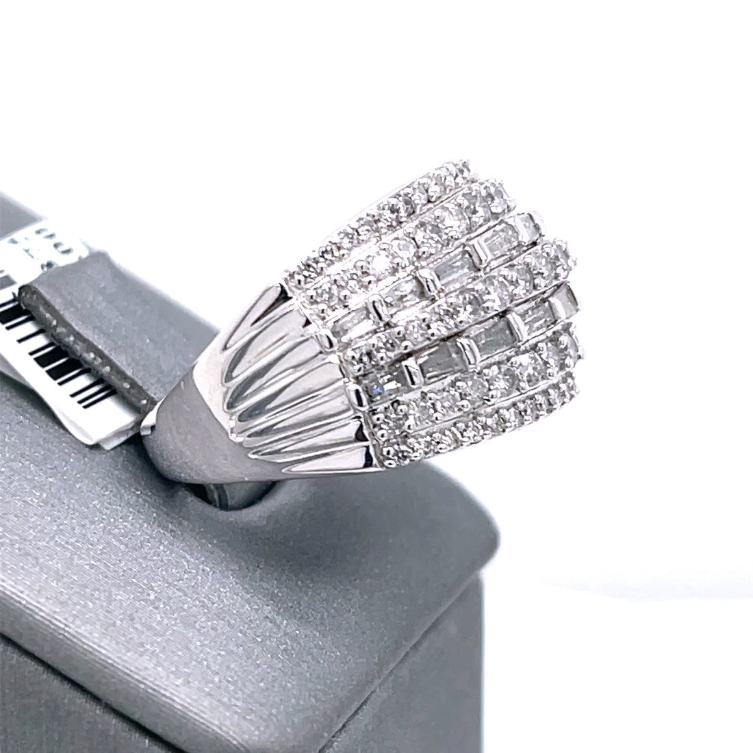 10k White Gold 2.00 CT Baguette & Round Cut Diamond Band, 5.6gm, Size 7