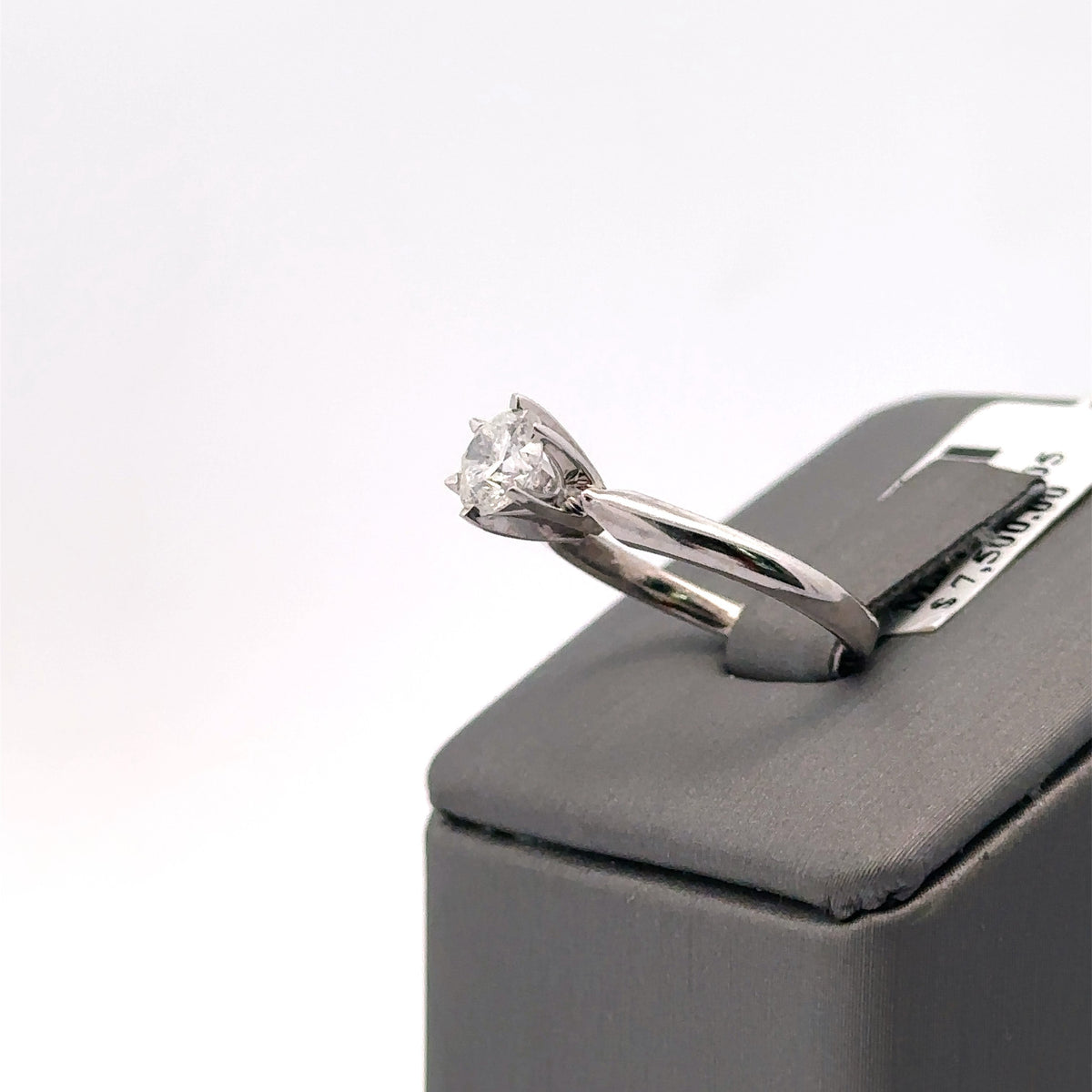 14K White Gold 0.71CT Round Cut Diamond Engagement Ring, Size 5, 2.6G S107923