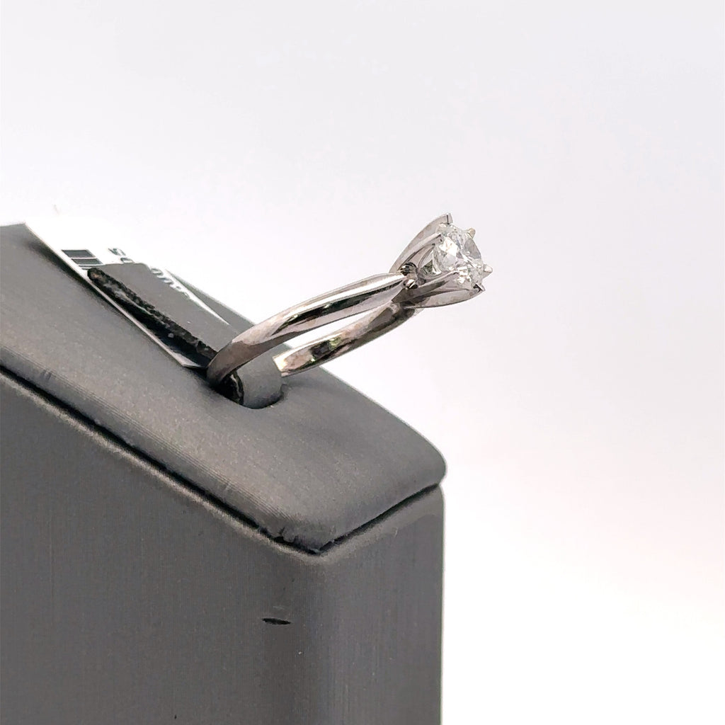 14K White Gold 0.71CT Round Cut Diamond Engagement Ring, Size 5, 2.6G S107923