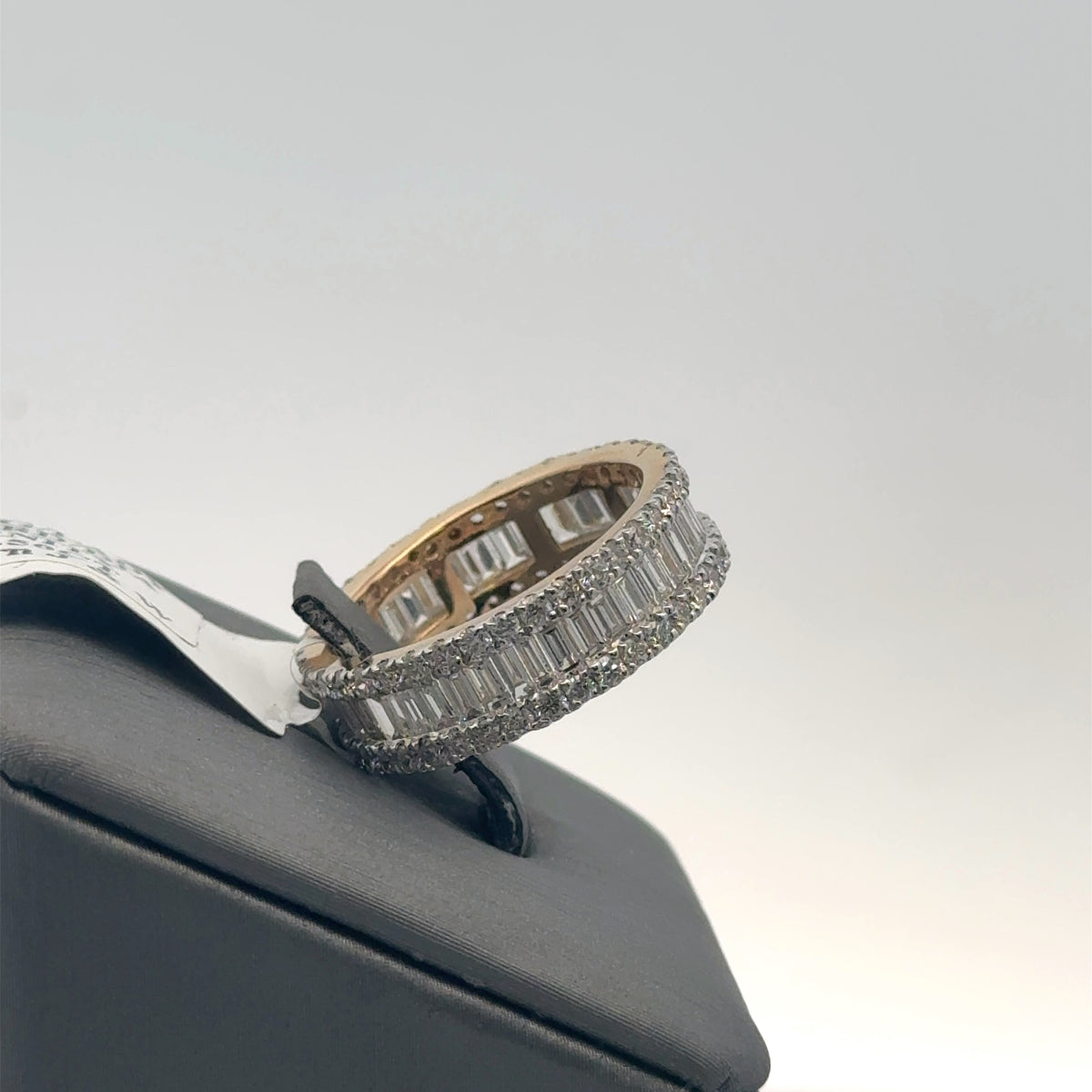 14k Yellow Gold 3.25 CT Baguette Diamond Eternity Band 4.1 gm Size 7 S107461