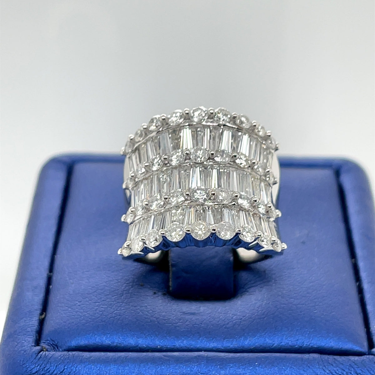14k White Gold 4.85CT Ladies Baguette Diamond Ring, 8.1gm, Size 7.25,