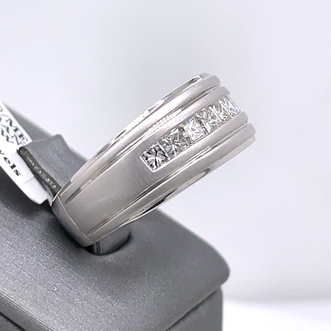 14k White Gold 1.25 CT Diamond Men's Band, 7.3gm, Size 10