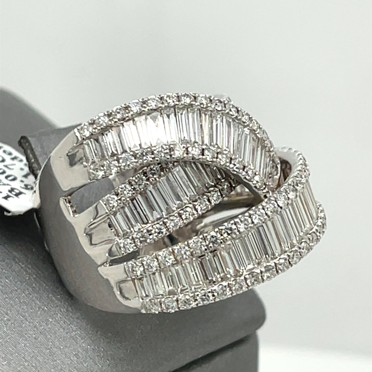 14k White Gold 6.00 CT Baguette & Round Crossover Ring, 11.7gm, size 7.25