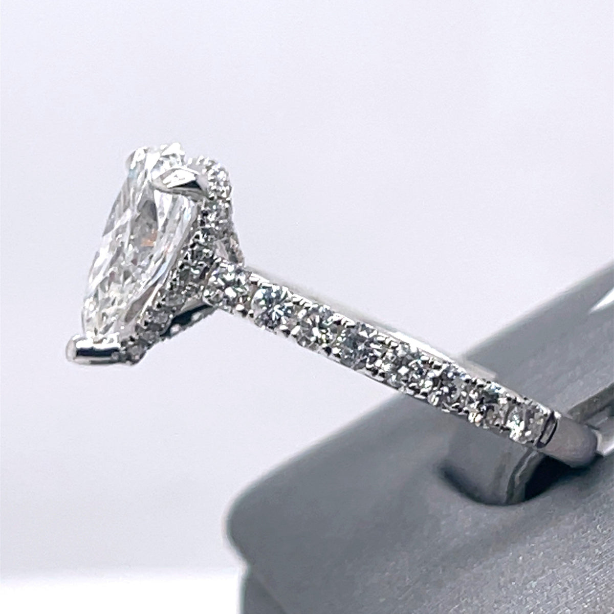 18K White Gold 1.50CT Pear Diamond Engagement ring, Size 6, 4.0g