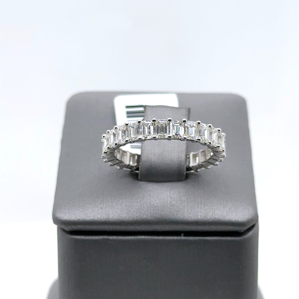 14K White Gold 4.00CT Emerald Diamond Eternity Band, 2.6gm, Size 7