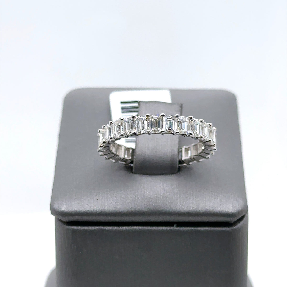 14K White Gold 4.00CT Emerald Diamond Eternity Band, 2.6gm, Size 7