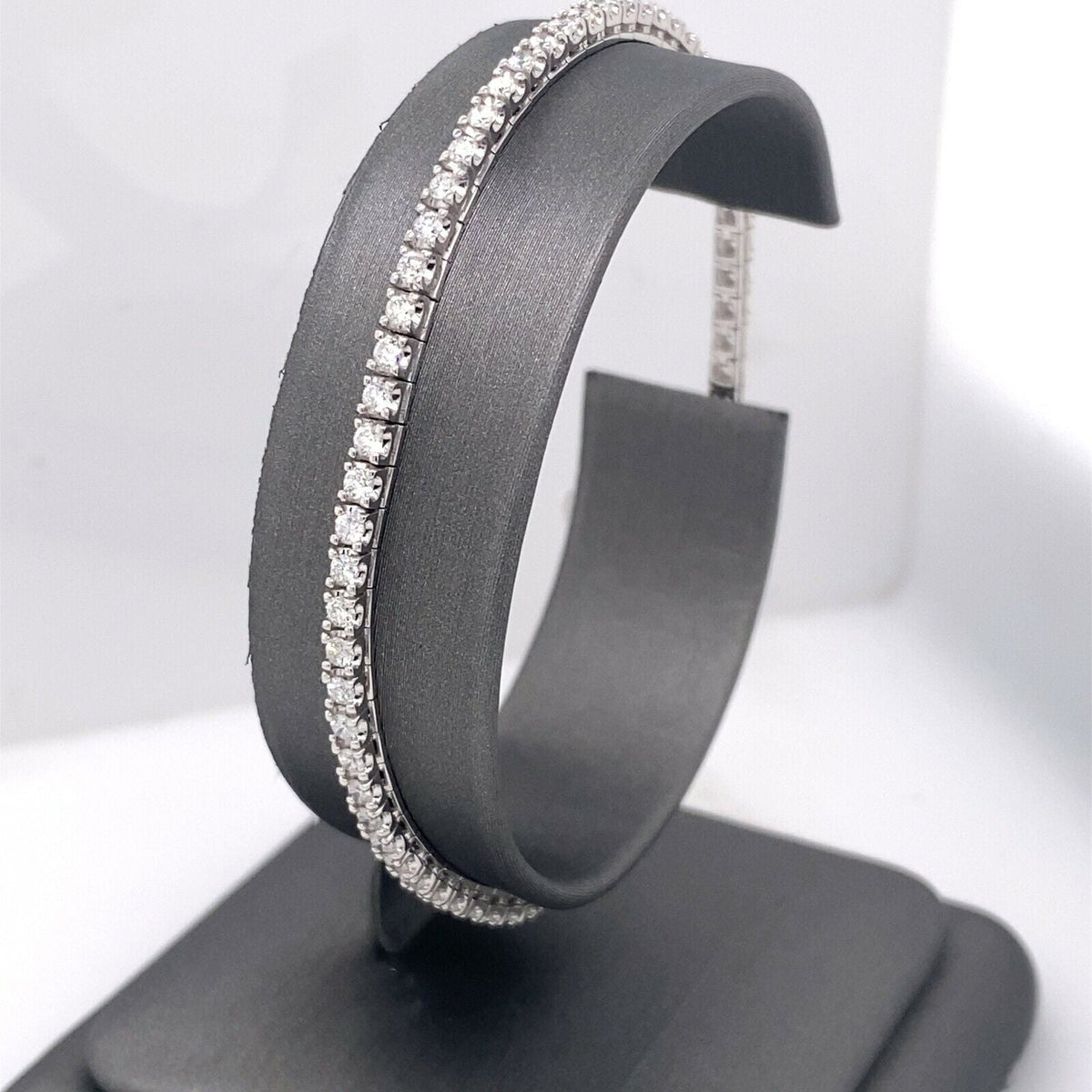 18k White Gold 2.50 CT Diamond Ladies Tennis Bracelet, 9.3g, 7.5", S106429