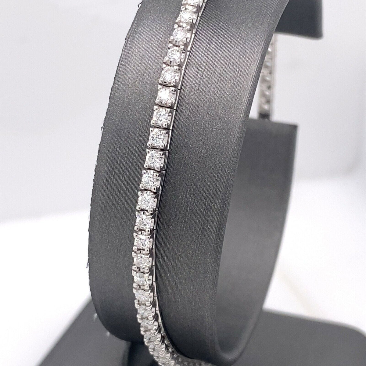 18k White Gold 2.50 CT Diamond Ladies Tennis Bracelet, 9.3g, 7.5", S106429