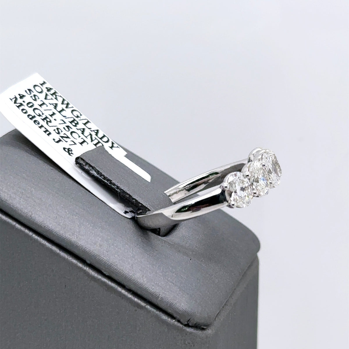 14k White Gold 1.75CT Oval Cut Diamond Ladies Band, 4.0g, Size 7, S107620