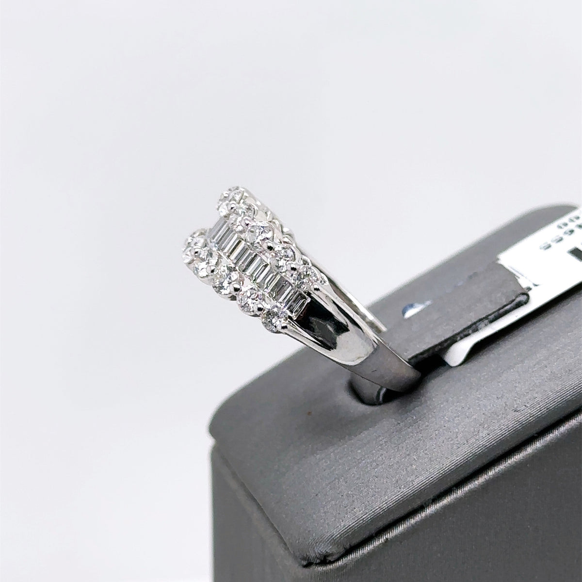 14k White Gold 2.00CT Ladies Baguette Diamond Ring, 5.8gm, Size 7, S107642