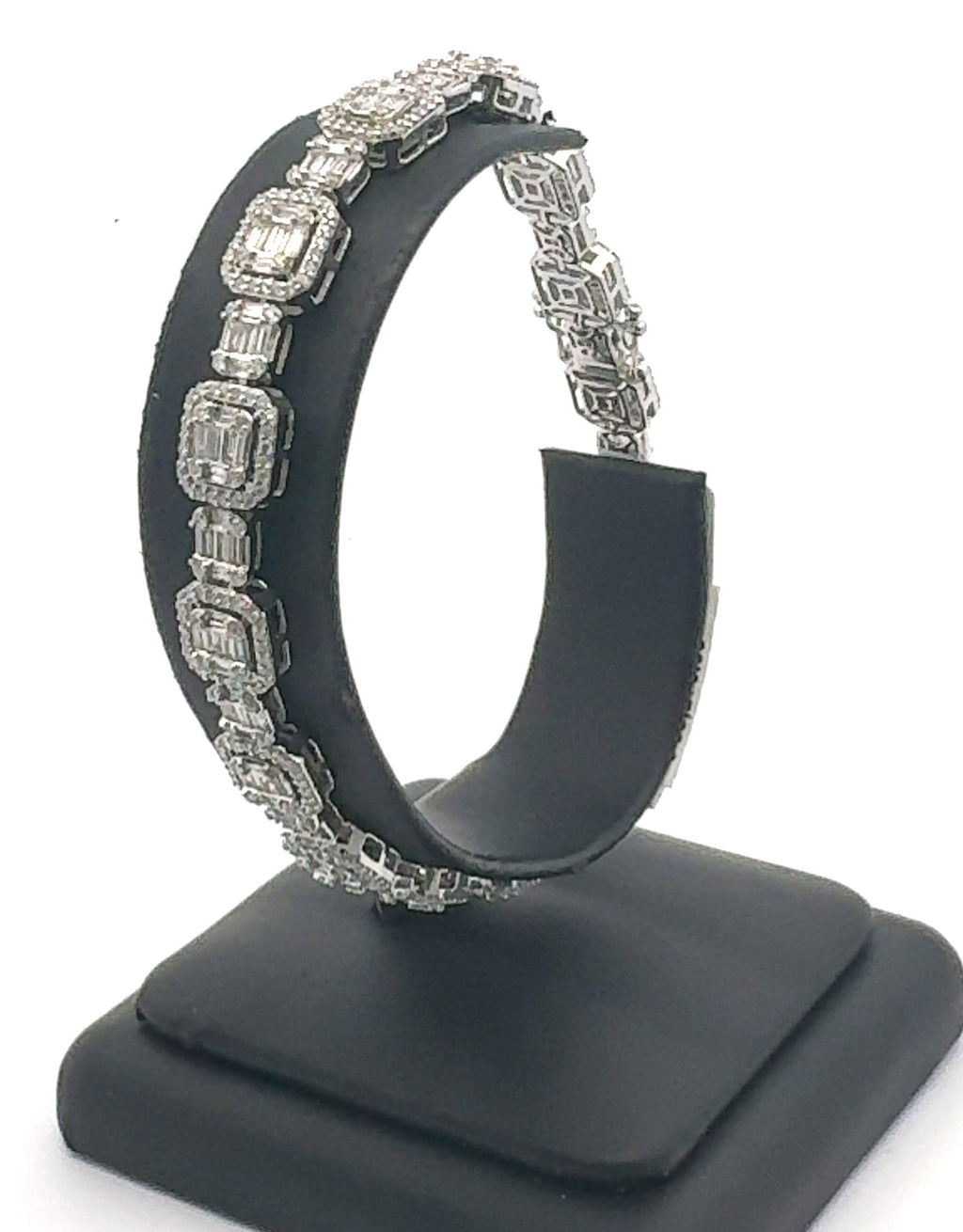 14k White Gold 5.75 CT Baguette Diamond Tennis Bracelet, 19.7GM 8", S108120
