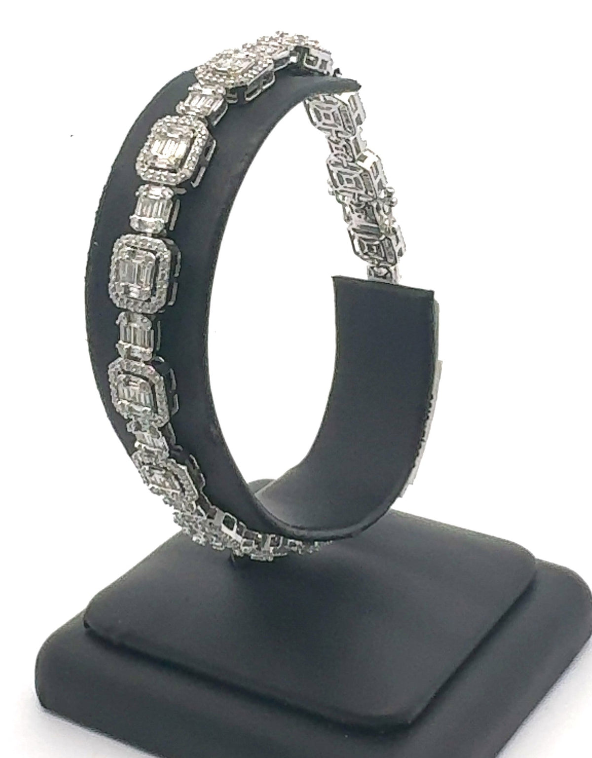 14k White Gold 5.75 CT Baguette Diamond Tennis Bracelet, 19.7GM 8", S108120