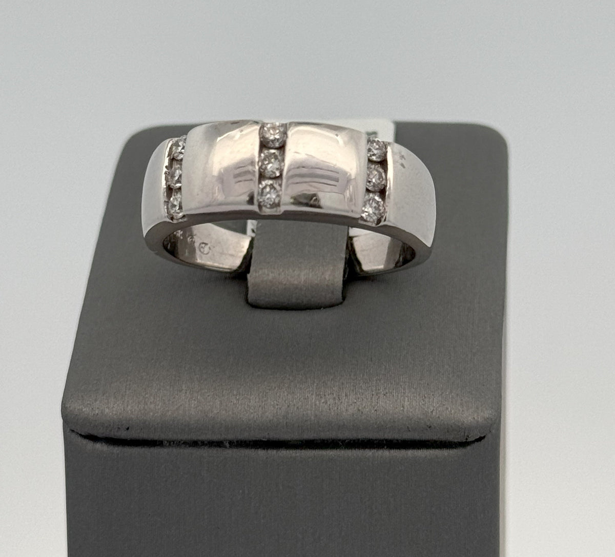 14k White Gold 0.25 CT Diamond Men's Band, 8.9gm, Size 11, S13996