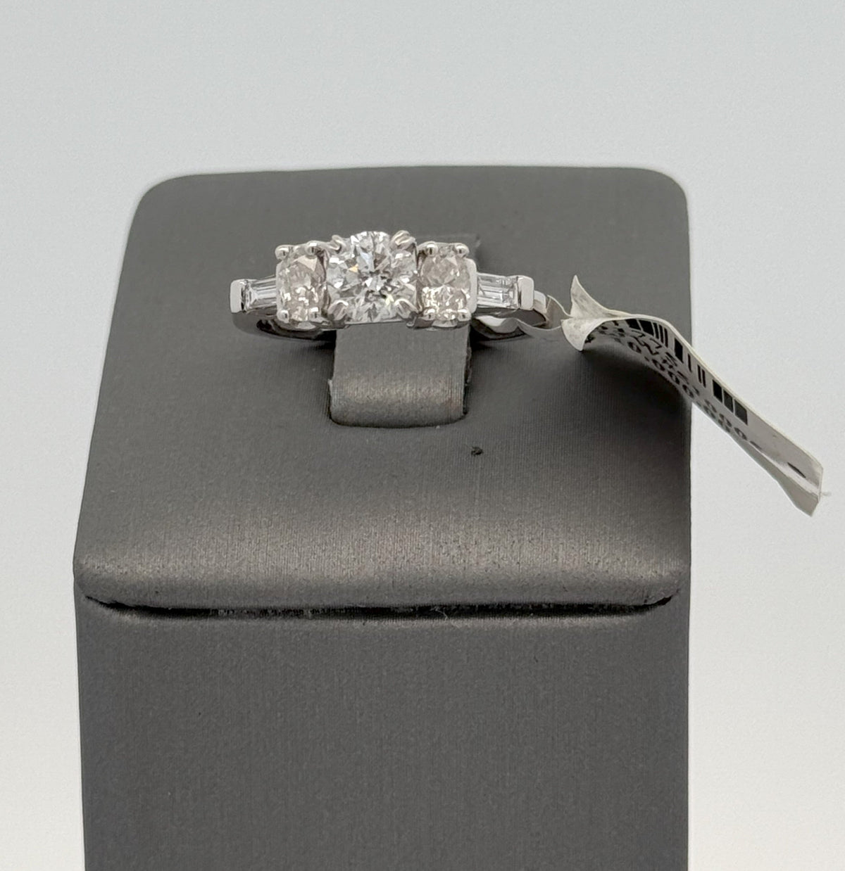 14k White Gold 1.00 CT  Diamond Engagement Ring, 3.0gm, Size 6.5, S101775