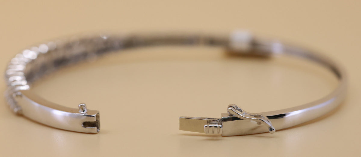 14k  White Gold 1.75CT Diamond Ladies Bangle Bracelet, 13.7gm, S108853