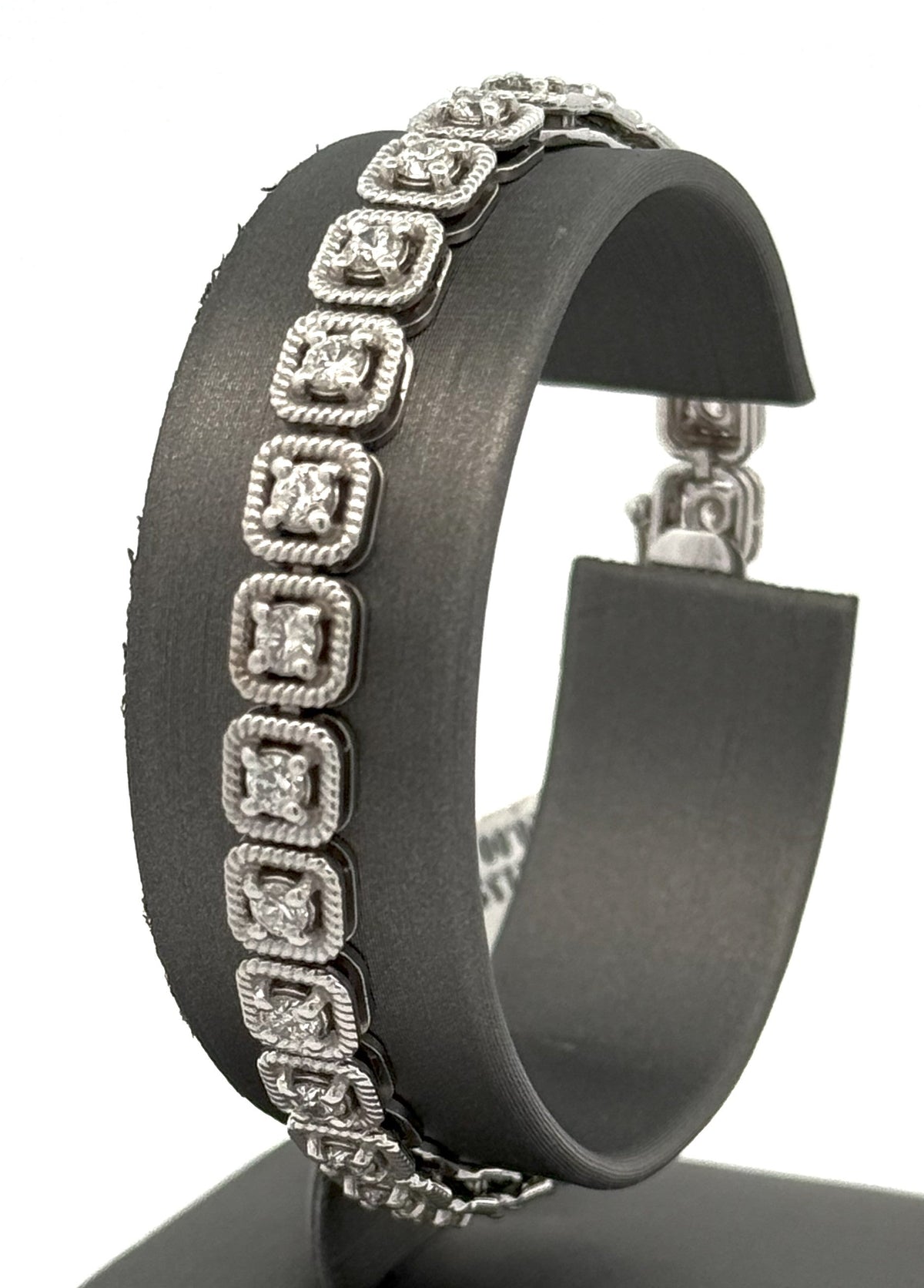 14k White Gold 3.50 Ct Diamond Tennis Bracelet, 20g, 7", S105331