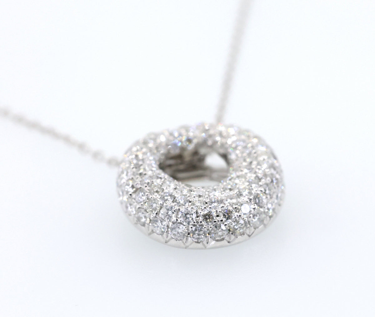 14k White Gold 2.25CT Doughnut Necklace 6.5g, S17107