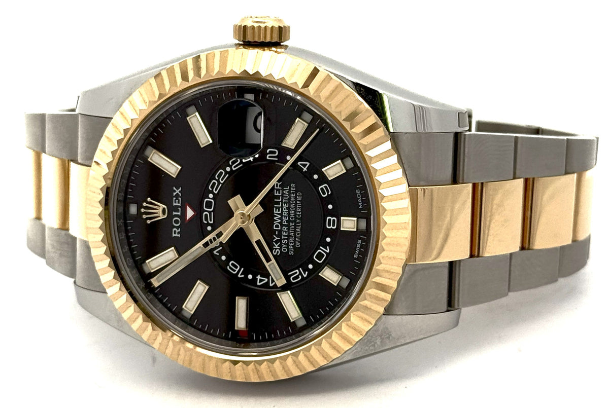 Pre-owned Rolex 326933 Sky-Dweller - 42mm Yellow Gold/SS, S16657