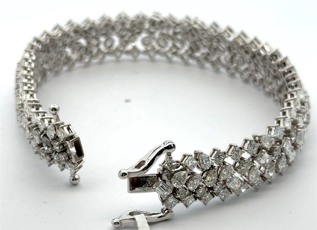 14k White Gold 17.0CT Diamond Bangle Bracelet, 26.6g, 7.5'', S108304