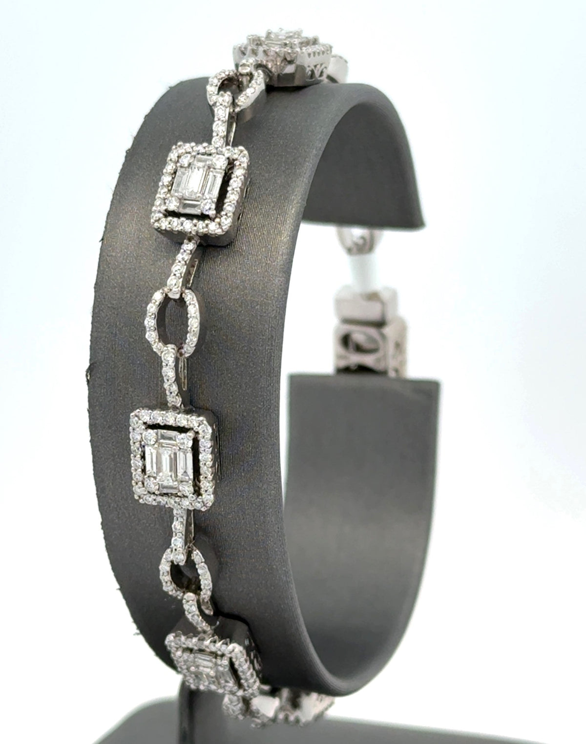14k White Gold 4.75 CT Baguette Diamond Bracelet, 7", 17.8g, S16454