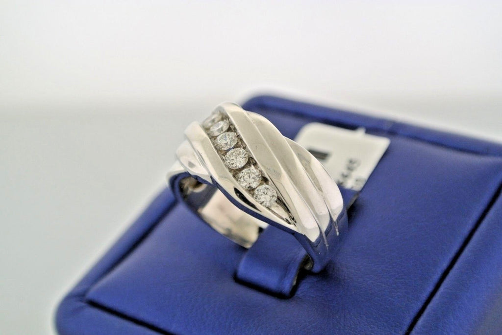 14k White Gold 1.00 CT Diamond Men's Band, 8.9gm, Size 8.5