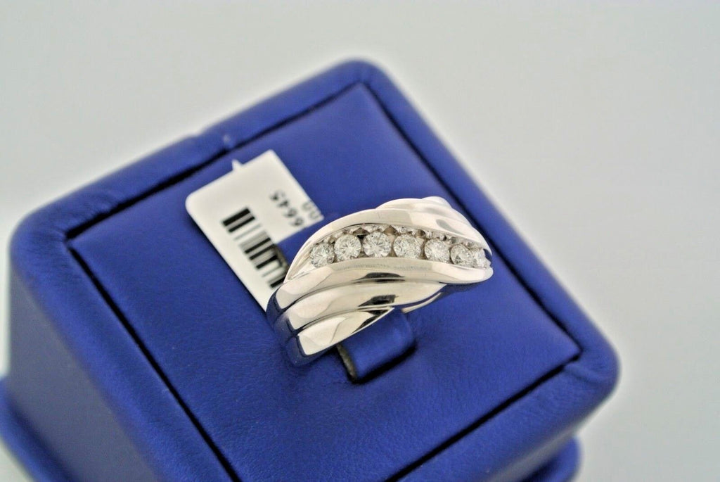 14k White Gold 1.00 CT Diamond Men's Band, 8.9gm, Size 8.5